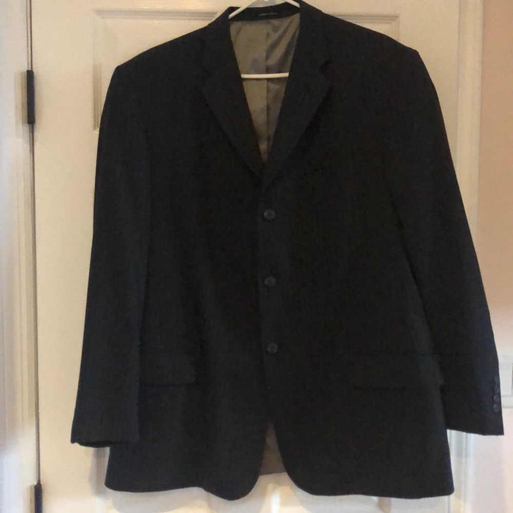 Mens 42R suit with size 38 pants.